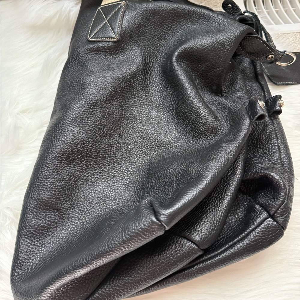 Roots Black Tote with Cream Handles - Picture 4 of 8